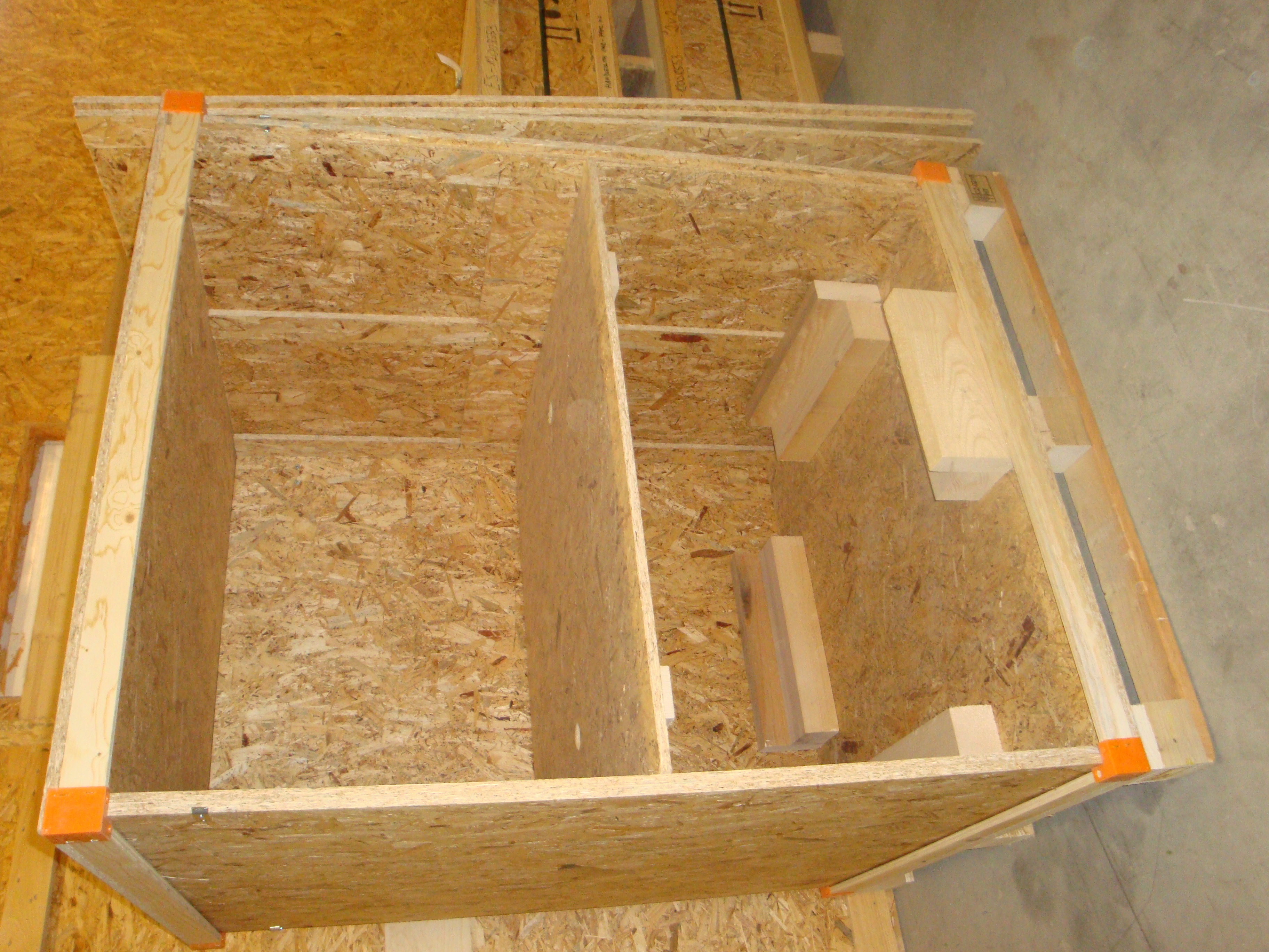 NON-WOOD crates with customer-specific inlays and intermediate shelves